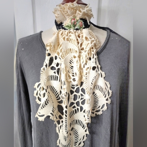 JABOT OOAK MOSSIE ANNA ARTISAN DESIGN NWT - Picture 1 of 12